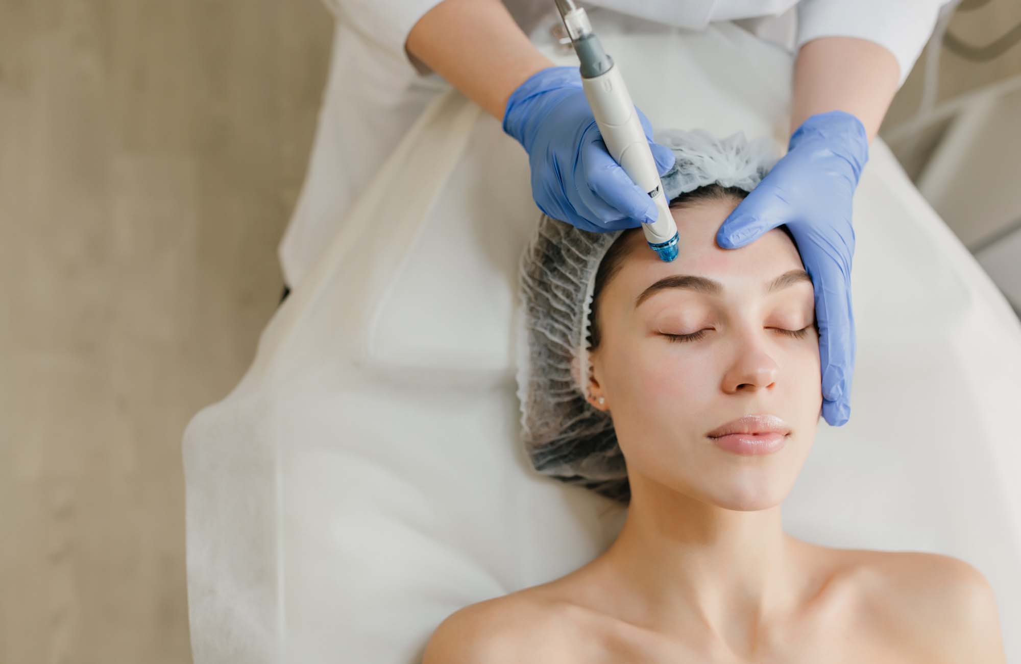 Read more about the article Everything You Need to Know About HydraFacials: Benefits and What to Expect