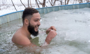 Read more about the article How Long Should You Stay in a Cold Plunge? Tips for Beginners