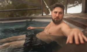 Read more about the article What Are The Benefits of Cold Plunge Therapy: The Beginner Tips